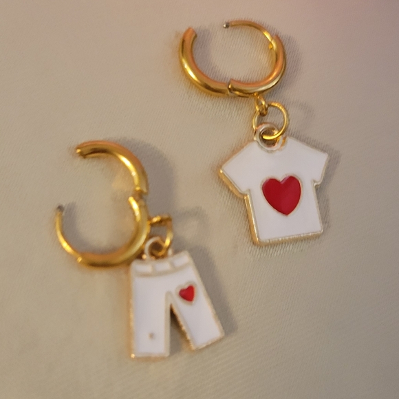 LOVE A NURSE EARRINGS. SCRUBS HUGGIE HEARTS RN - Picture 2 of 3